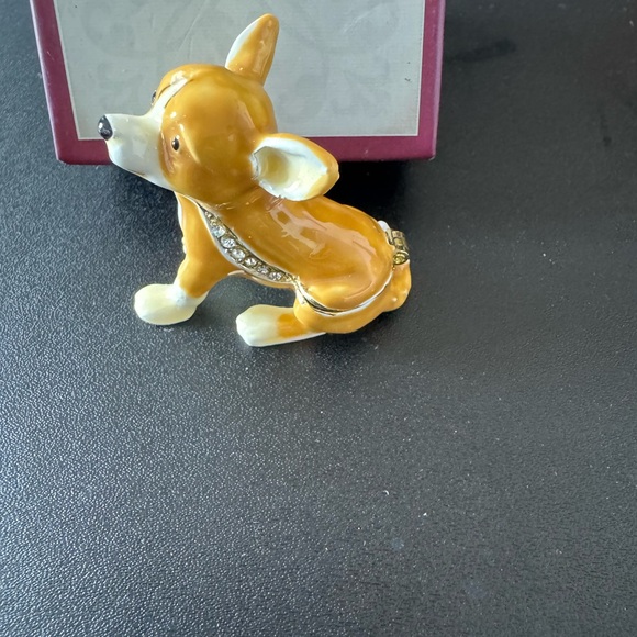 Jeweled Collection Hinged Ceramic Chihuahua Box - Picture 7 of 10